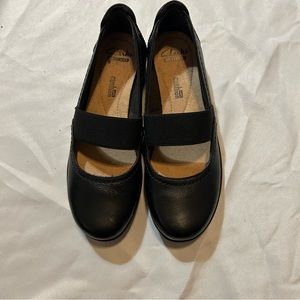 Clarks Women's Black Shoes mary Jane’s excellentpre used condition  (closet)